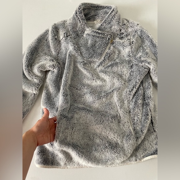 St. John’s Bay Active Faux Fur Gray Blue Pullover Sweater M Medium Zip Collar - Picture 8 of 9